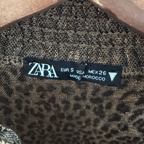 Zara Leopard Smocked Mock Neck Puff Sleeve Top - Tan & Black - Picture 2 of 4